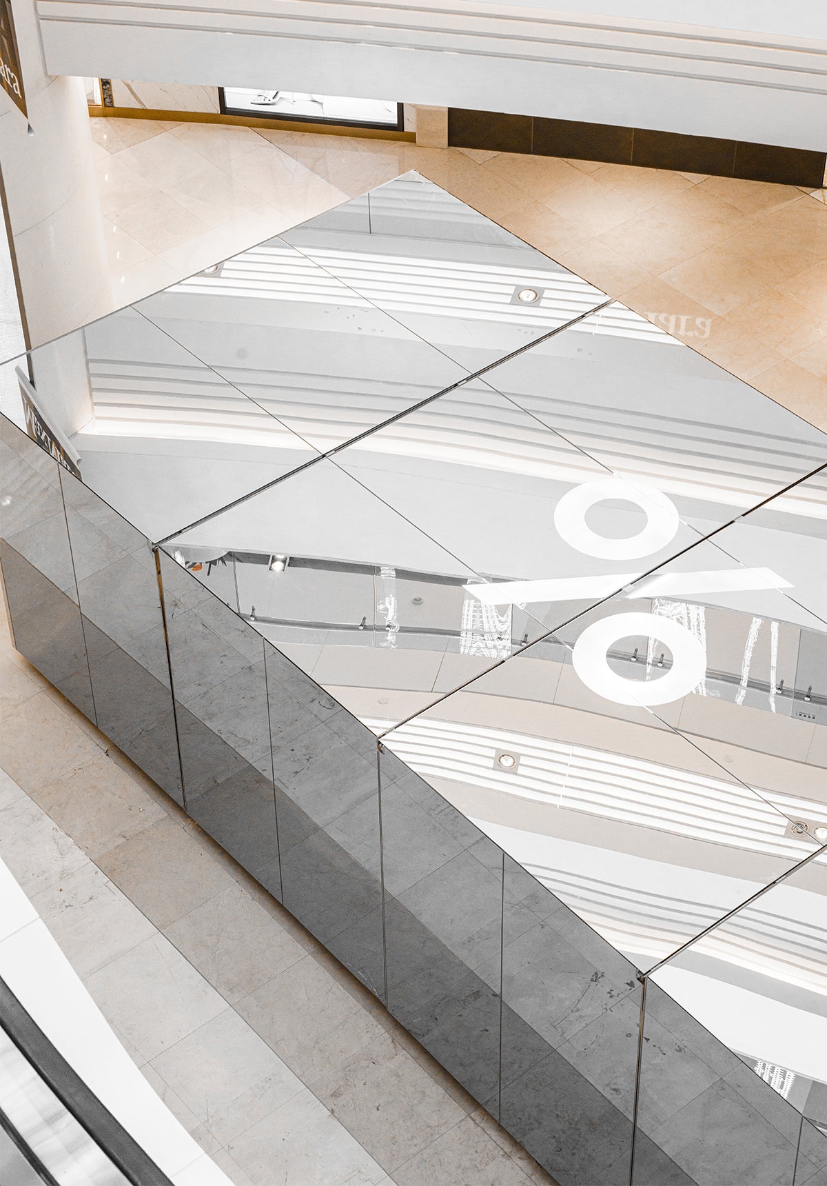 % Arabica Traveling Chameleon Kiosk